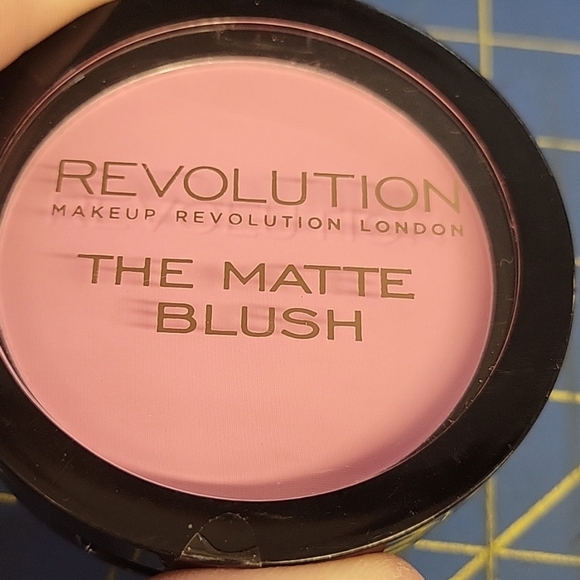 Revolution Matte Blush Powder - Divine 8.9g New Sealed - Picture 1 of 2